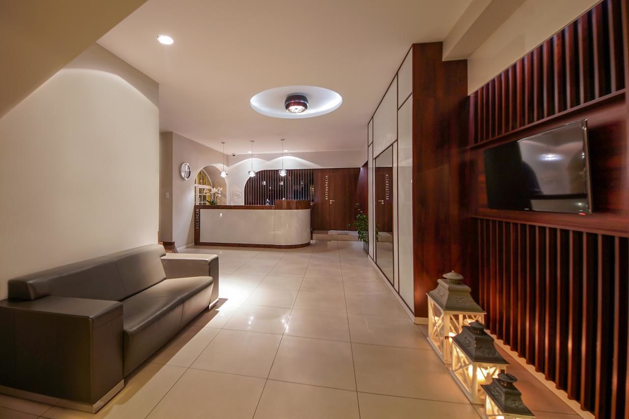 Отель Hotel Sara Kolo