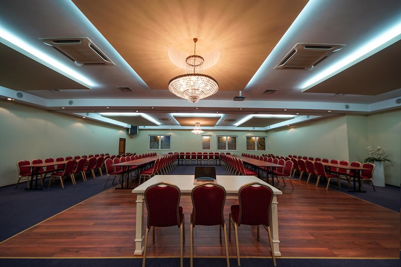 Отель Hotel Sara Kolo