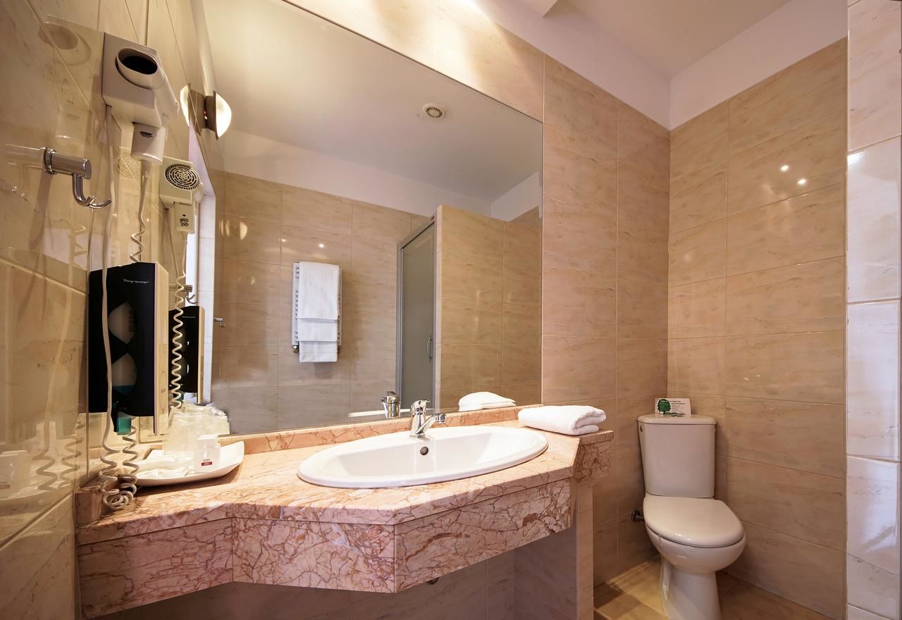 Отель Hotel Sara Kolo