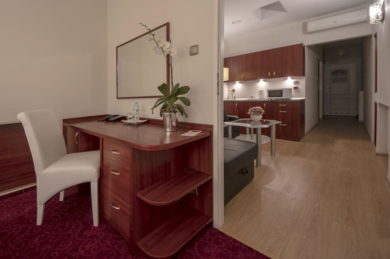 Отель Hotel Sara Kolo-12