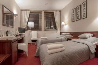 Отель Hotel Sara Kolo Улучшенный двухместный номер с 2 отдельными кроватями-2